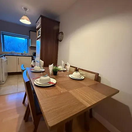 Two Bedroom Cork Road דירה *
